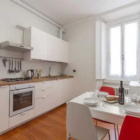 The Best Rent - Spacious Two-Bedroom Apartment In Porta Romana Milão Exterior foto