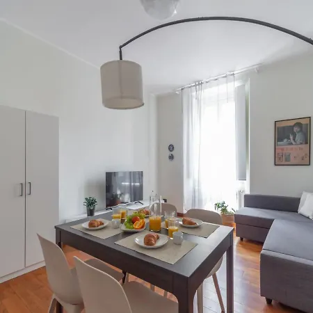 The Best Rent - Spacious Two-Bedroom Apartment In Porta Romana Milão Exterior foto